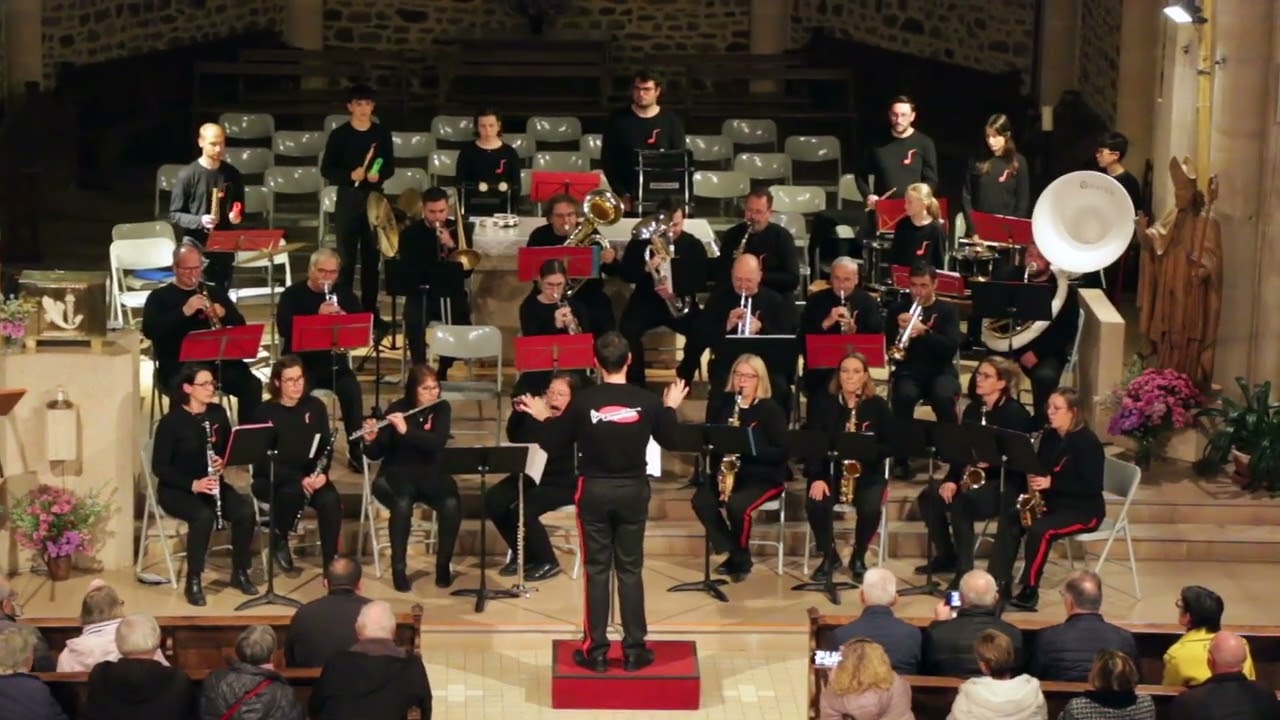 La Chapelloise réunie en concert dans une église